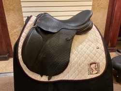 Used 17.5" Lovatt & Ricketts Close Contact Saddle MW