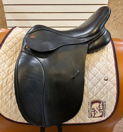 Used 17.5" Kent & Masters Dressage Saddle W Used 17.5" Kent & Masters Dressage Saddle W