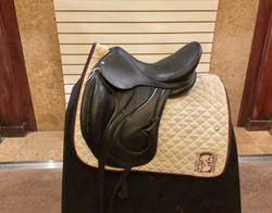 Used 17" Antares Cadence Dressage Saddle M Used 17" Antares Cadence Dressage Saddle M