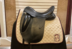 Used 18" Trilogy Ethos Monoflap Dressage Saddle W