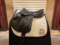Used 18" Voltaire Lexington Monoflap Close Contact Saddle MW