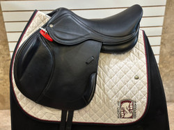 Used 17.5" Royal Heritage Merriweather Close Contact Saddle MN (ADJ)