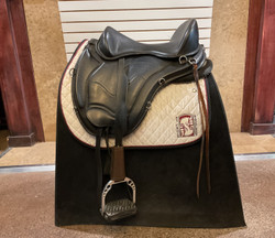 Used 17.5" Freeform Treeless Endurance Saddle
