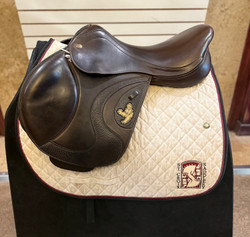 Used 17.5" Fairfax World Class Close Contact Saddle MW ADJ