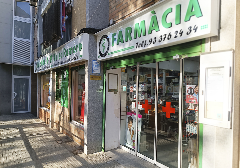 Exterior de la Farmacia Romero Isla en Cornellá de Llobregat, Barcelona
