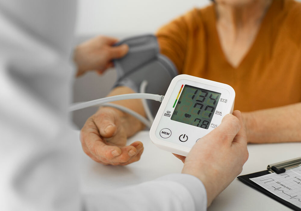 Control de tensión arterial en Farmacia Romero Isla en Cornellà de Llobregat, Barcelona