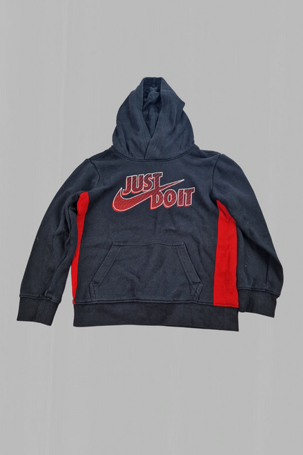 Boys’ Nike Hoodie – Black & Red – Age 6/7 Years (116–122cm) – Sporty, Cool & Preloved!