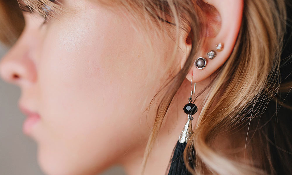 Pendientes y piercings en Farmacia Eva Guillén en Mont-roig del Camp, Tarragona