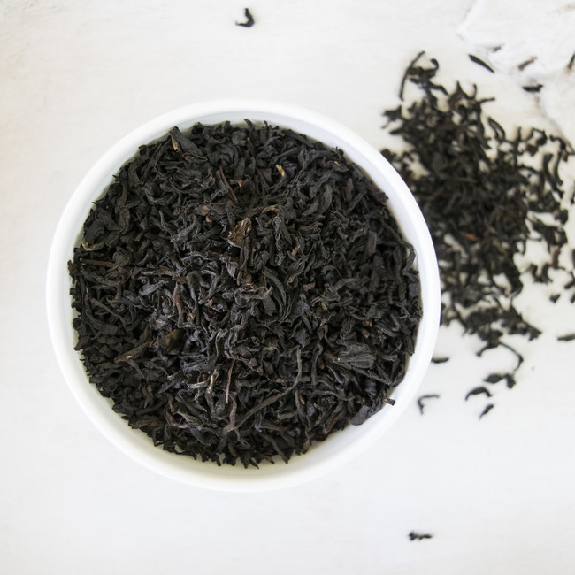 A wonderful Estate black tea from Nandi Hills in Kenya, this tea is strong and malty with hints of cocoa bean and dried fruit