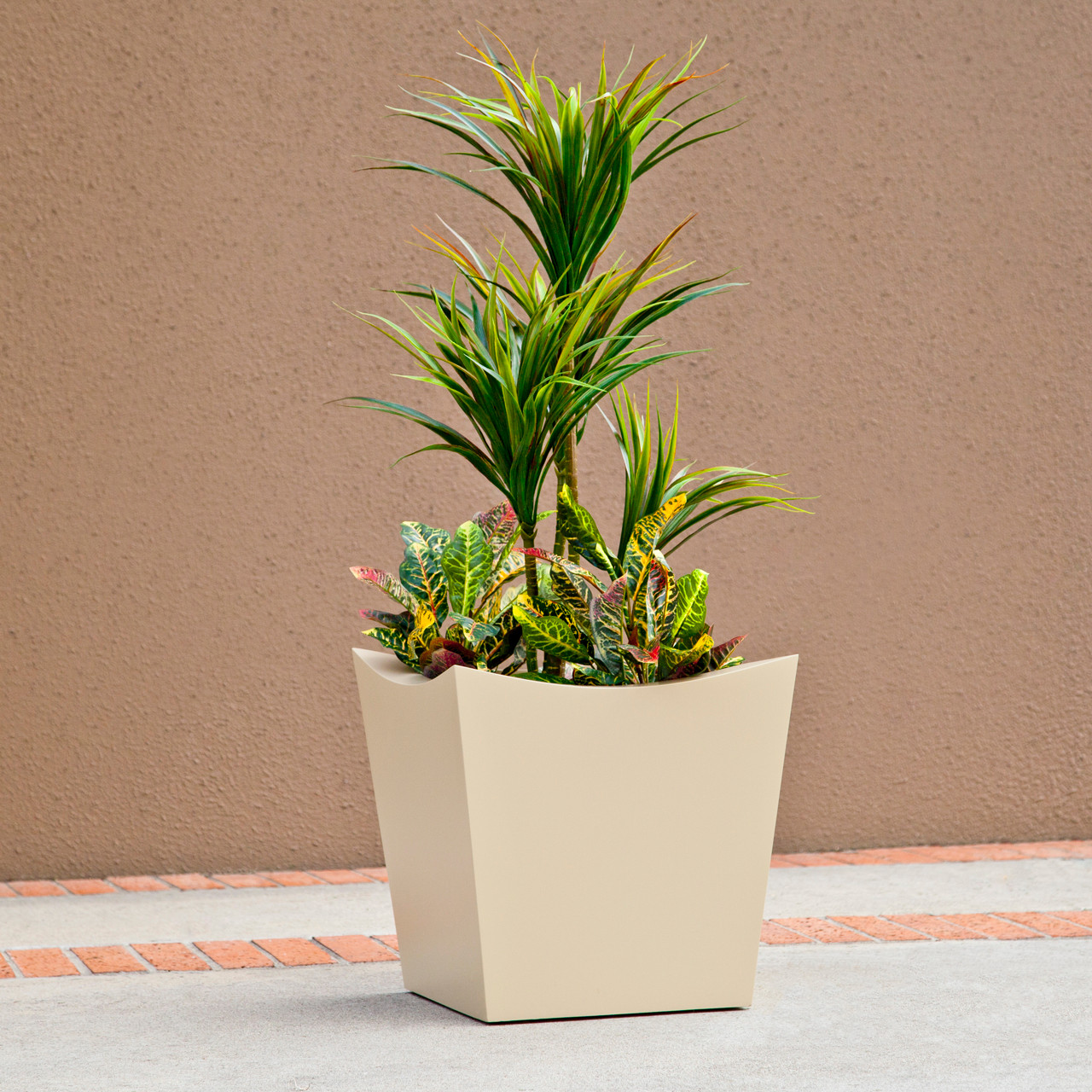 NEIGHBORHOOD／SRL SQUARE-HIGH PLANT POT Nazca Fiberglass Square Shape Planter in 9 Finishess