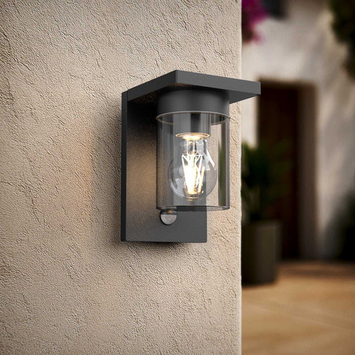 Applique Nera IP54 con Base E27 e Sensore di Movimento - Serie RIGA