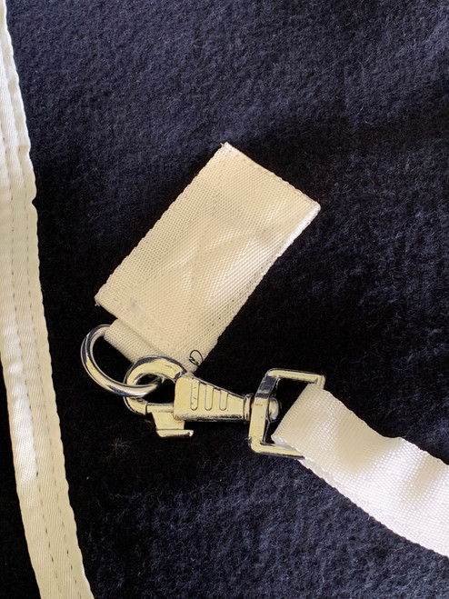 Removable webbing leg straps Removable webbing leg straps