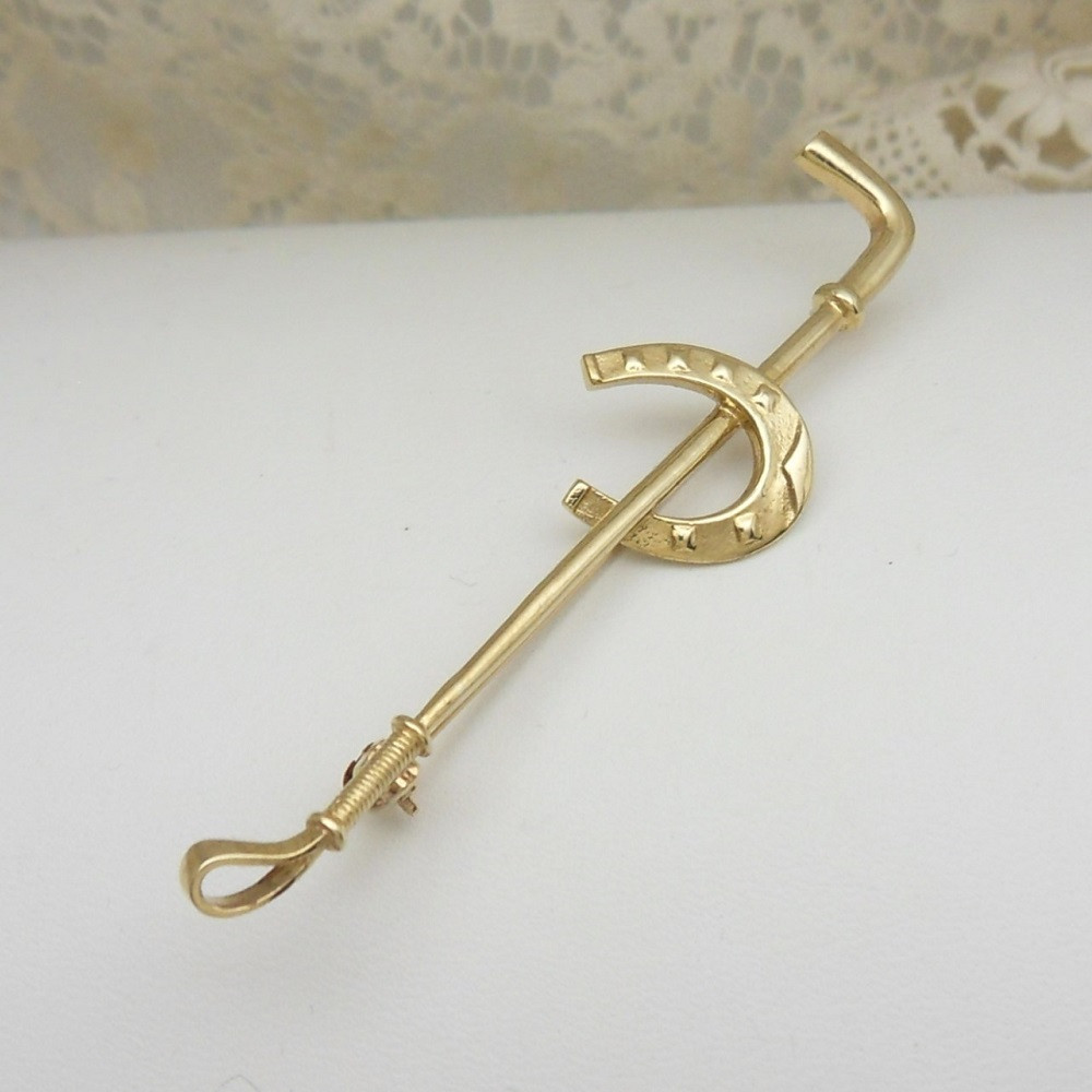Vintage 9ct gold stock pin / brooch riding crop & horseshoe