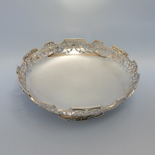 Silver footed bowl with pretty pierced decoration hallmarked Birmingham 1971