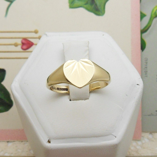 9ct gold heart design ring size N H/M 1976