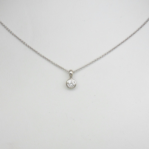 18ct white gold diamond set pendant on 9ct 18" chain
