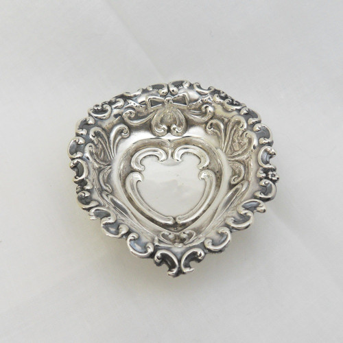 Victorian heart shaped  silver trinket dish hallmarked Birmingham 1886
