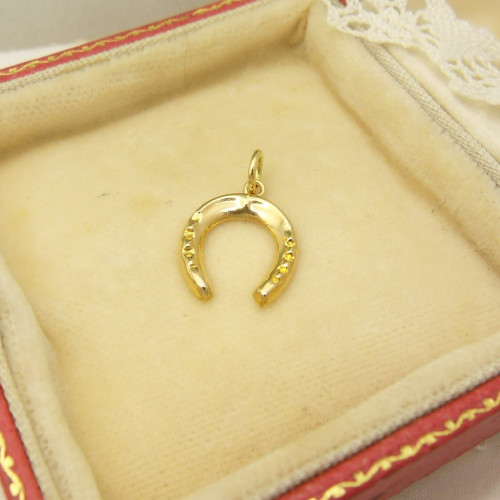 9ct gold horsehoe pendant / charm hallmarked Chester 1948