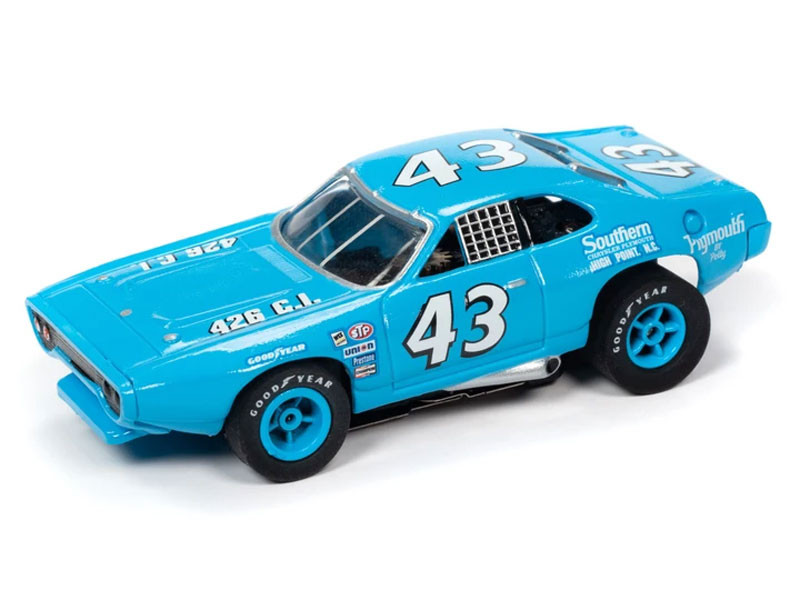 Auto World 1971 Plymouth Road Runner Richard Petty Stock Car