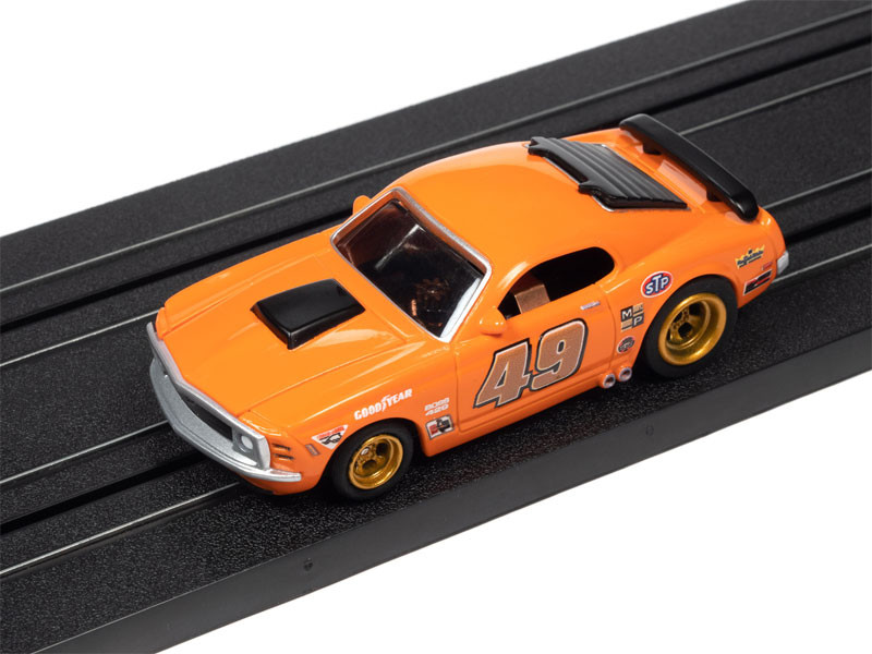 Auto World CrossTrax Road Course 9-Foot HO Slot Car Race Set