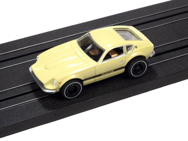 Auto World 1973 Datsun 240Z Factory (Green) X-Traction HO Slot Car