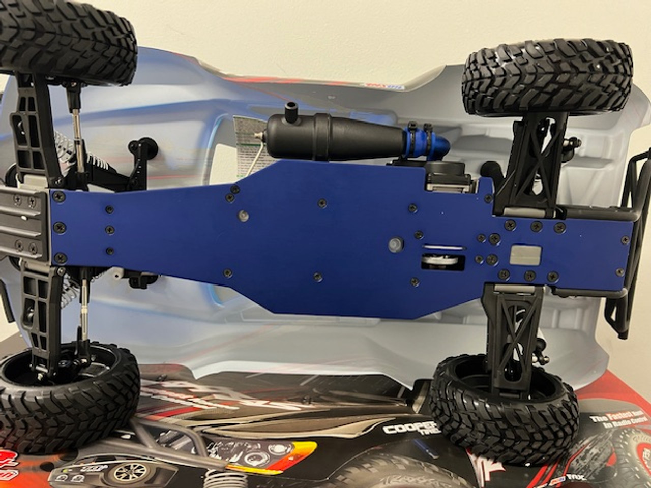 Traxxas Nitro Slash: Powered 2WD Short Course Racing Truck with TQ 2.4 GHz  Radio & TSM (1/10 Scale), Blue