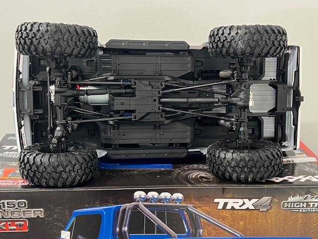 クローラーラジコン アキシャルSCX103 RC Crawler play on a certain