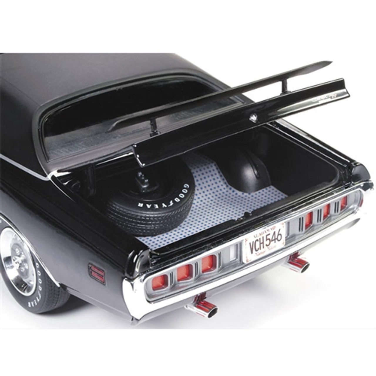 Auto World 1:18 Diecast 1971 Dodge Charger R/T