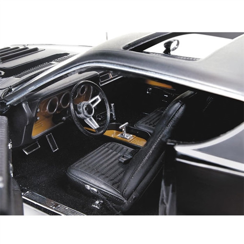 Auto World 1:18 Diecast 1971 Dodge Charger R/T