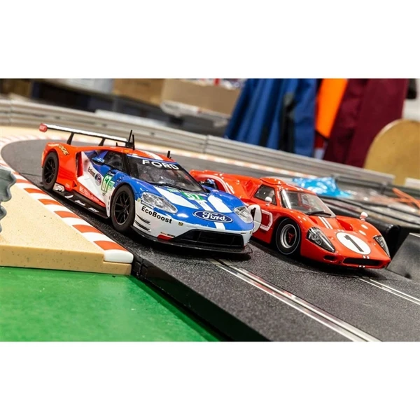 Scalextric Ford GTMkIV + Ford GTE 50 Yrs of LeMans