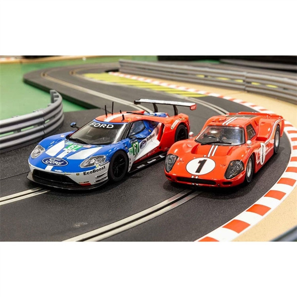 Scalextric Ford GTMkIV + Ford GTE 50 Yrs of LeMans