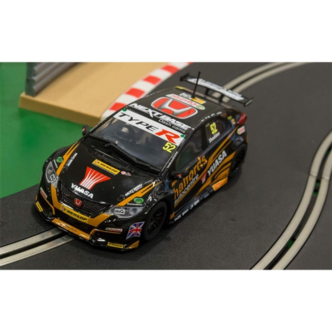 Scalextric Honda Civic Type R 'Halfords' NGTC-BTCC