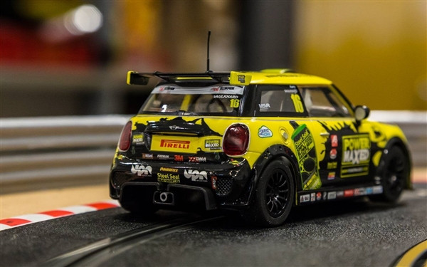 MINI COOPER 1/32 SCALEXTRIC スロットレーシングカー Amazon.com: Scalextric BMW Mini Cooper F56 Luke Reade 1:32 Slot
