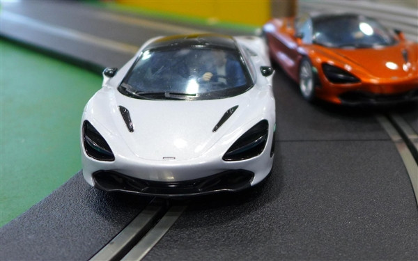 Scalextric McLaren 720S スロットカー Scalextric McLaren 720s - Glacier White 1/32 Slot