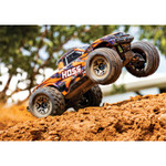 Traxxas Hoss 4x4 VXL Brushless Monster Truck Jumping (90076-4)