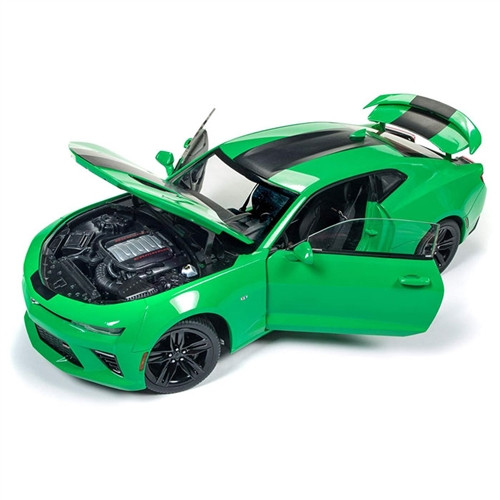 Auto World 1:18 2017 Chevrolet Camaro SS 1LE 50th