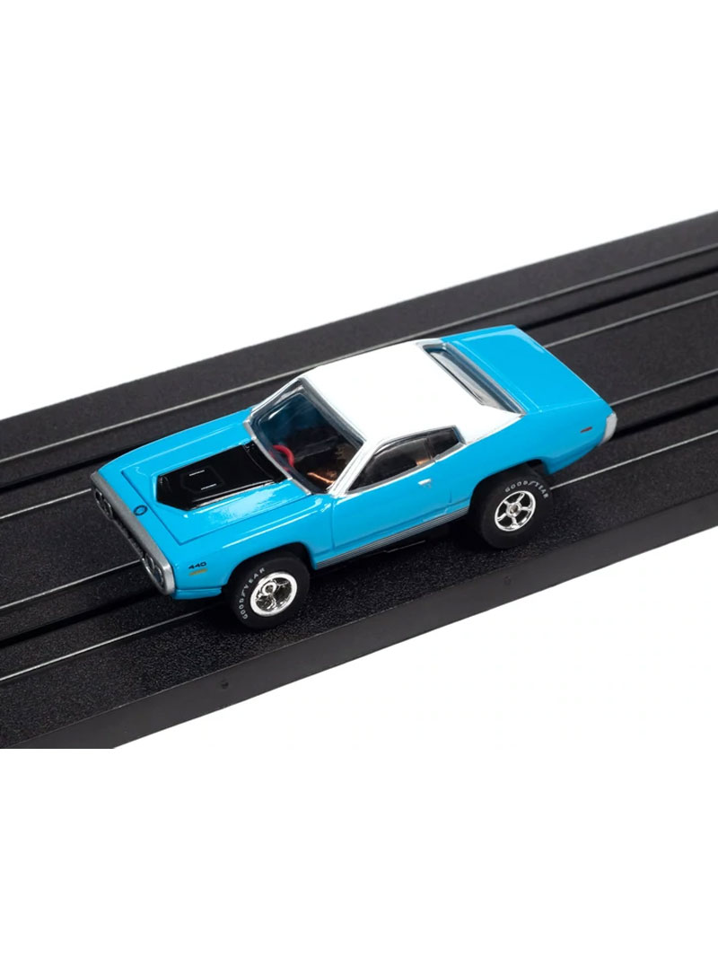 Auto World 1971 Plymouth GTX (Blue) X-Traction Flamethrowers