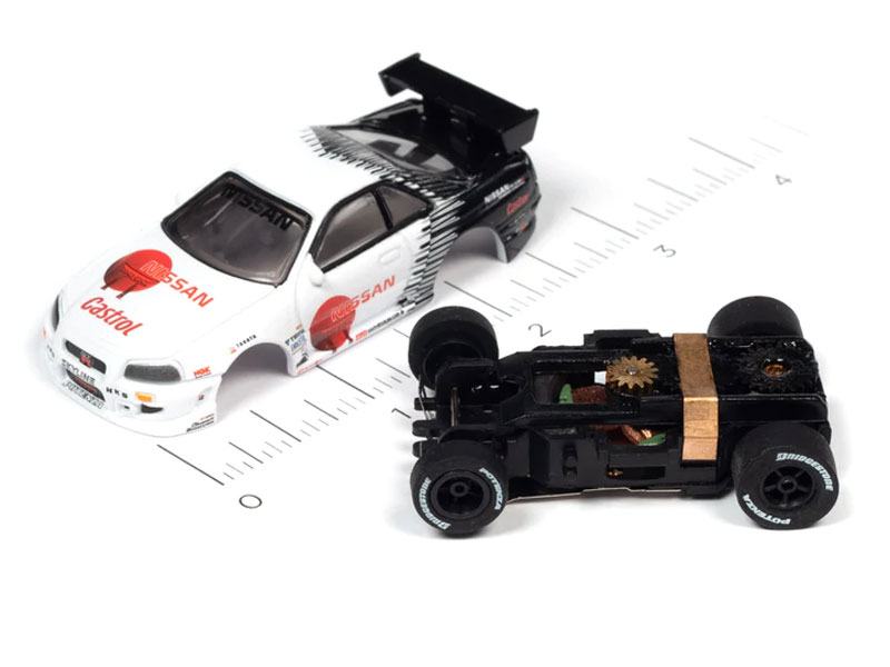 IMPORT HEAT Auto World 1999 Nissan Skyline GTR (White/Black) Import Heat X-Traction HO Slot Car