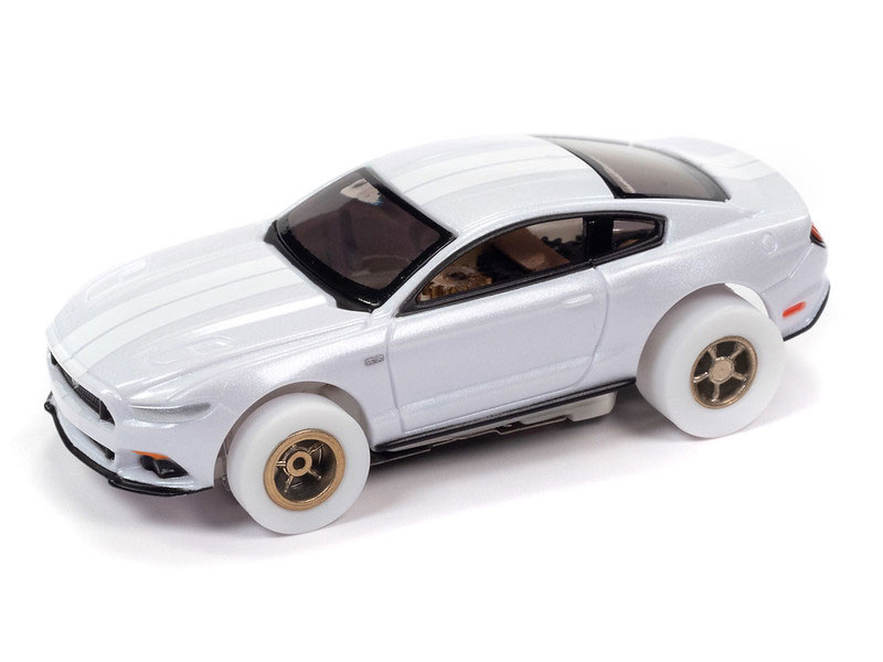 Auto World iWHEELS 2018 Ford Mustang GT X-Traction HO Slot Car