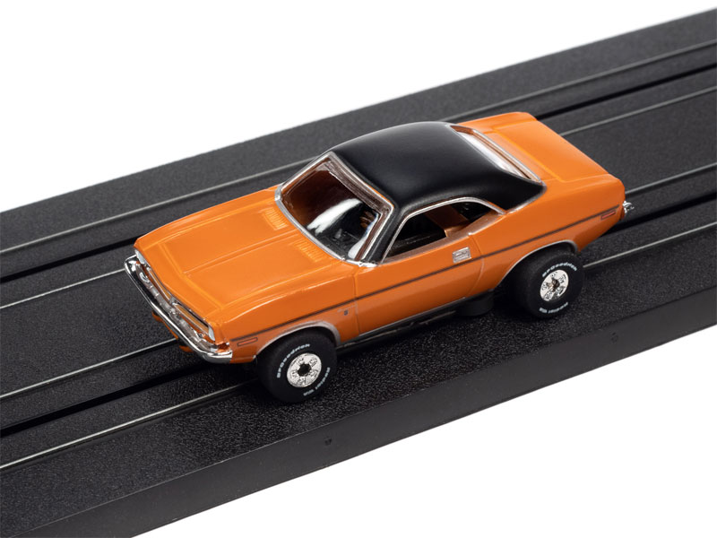 Auto World 1970 Plymouth Barracuda Gran Coupe (Orange