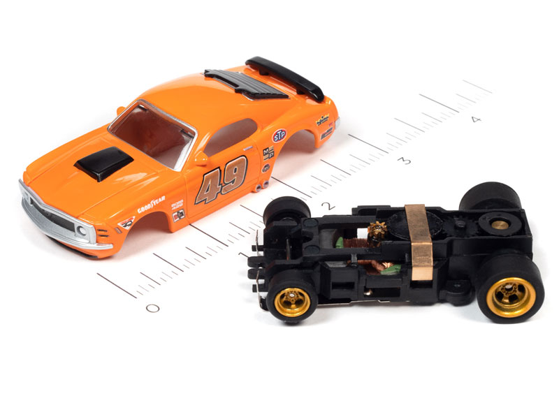 Auto World CrossTrax Road Course 9-Foot HO Slot Car Race Set