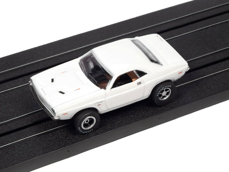 Auto World 1970 Dodge Challenger R/T X-Traction HO Slot Car