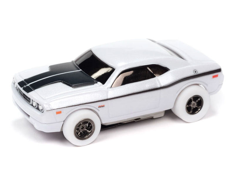 Auto World iWHEELS 2012 Dodge Challenger X-Traction HO Slot Car