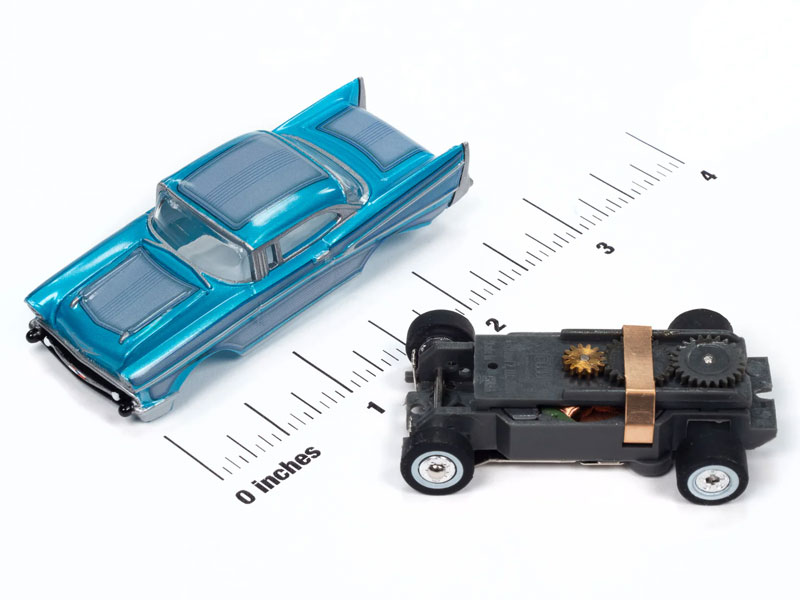Auto World 1957 Chevrolet Bel Air Lowrider (Aqua) Thunderjet HO