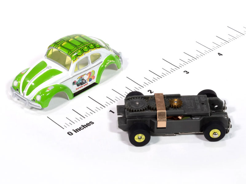 Auto World 1966 Volkswagen Beetle Turtle Wax (White & Green
