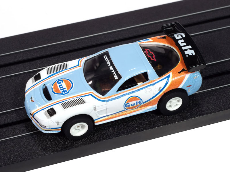 Auto World 2004 Chevy Corvette C5R (Gulf White & Blue Gulf livery