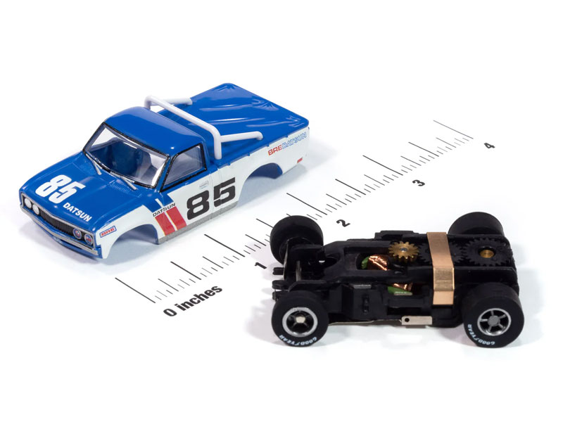 Auto World 1972 BRE Datsun 620 Pickup (White & Blue) X-Traction HO Slot Car