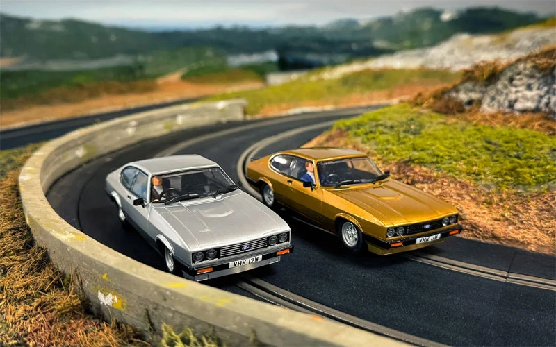 Scalextric The Professionals Ford Capri Mk III - Twin Car Pack 1/32 Slot Car