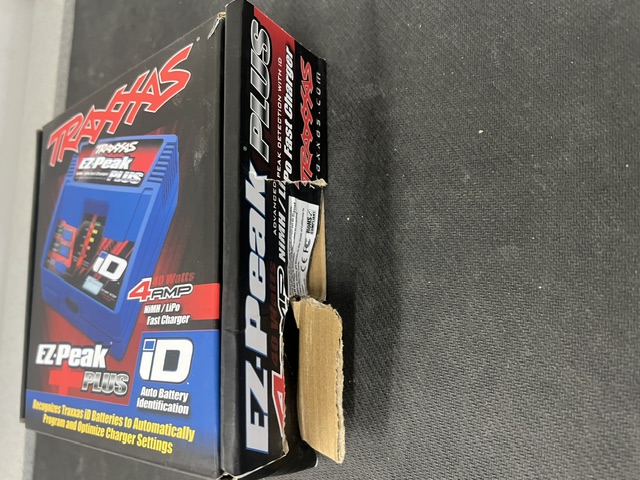 Traxxas EZ-Peak Plus 4-Amp Auto-iD NiMH/LiPo Charger - DMGD BOX