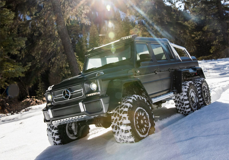 Traxxas TRX-6 Mercedes-Benz G 63 AMG 6x6 Scale & Trail RTR RC Crawler with Clipless Body with 3S LiPo Combo